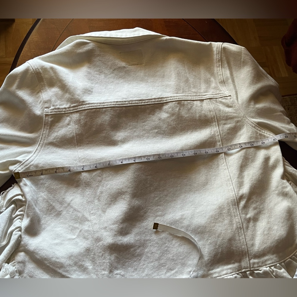 Ruffled denim / jean jacket w/ distressed hems. Buttoned up, oversized. White. M - Picture 11 of 13